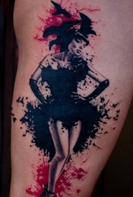 水墨风格彩色女人与乌鸦纹身图案