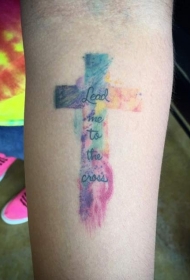 手臂泼墨水彩十字架纹身图案