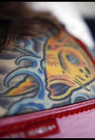 腰部彩色锦鲤鱼的头部纹身图案