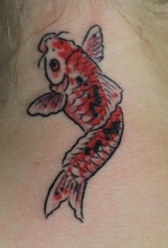 颈部红色的锦鲤鱼纹身图案