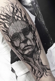 手臂雕刻风格的人肖像设计纹身图案