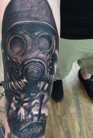 手臂二战题材的现实主义风格战士防毒面具纹身