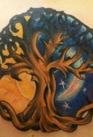 多彩的太阳与月亮和树纹身图案