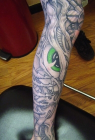 腿部邪恶怪物与绿色眼睛纹身图案