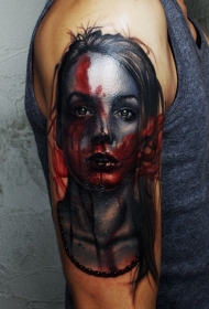 大臂恐怖风格彩色流血女性肖像纹身图案