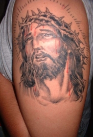 肩部棕色头上有血的耶稣纹身图案