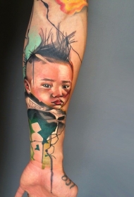 手臂孩子彩色肖像纹身图案