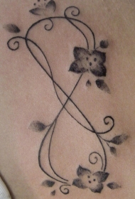 肩部灰色无限符号花朵纹身图案