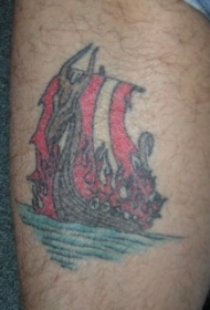 海面上一艘海盗帆船彩色纹身图案