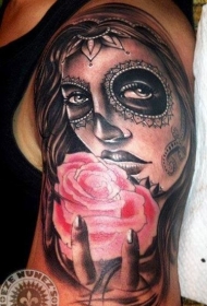 肩部彩色可爱的玫瑰女孩纹身图案