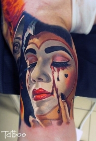 惊人的现实主义风格流血哭泣的女小丑纹身图案