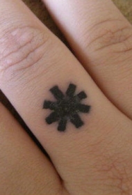 手指黑色大胆的雪花签名纹身图案