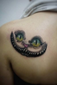 女生后肩部猫咪眼睛纹身图案