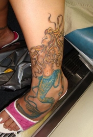 女性脚背彩色美人鱼纹身图案