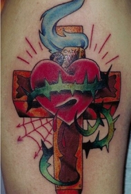 十字架和心形红色纹身图案