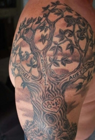 男士大臂族谱树纹身图案