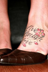 脚背彩色樱花与英文字母纹身图案
