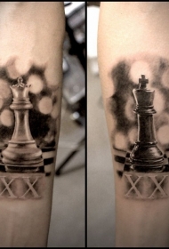 手臂现实主义风格的国际象棋人物纹身