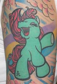 肩部彩色卡通可爱马纹身图案