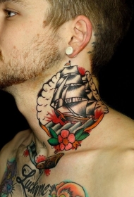 男性脖子老派风格的彩色船与花纹身