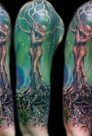 大臂彩色人形树木创意纹身图案