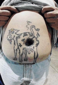 腹部有趣的牛屁股纹身图案