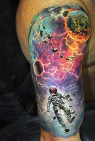 肩部彩色未来主义风格的宇航员纹身图片