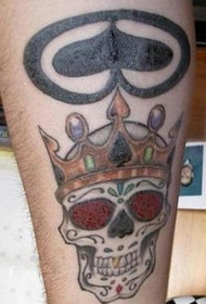 黑桃皇冠加冕的骷髅纹身图案