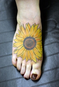 脚背上的大向日葵纹身图案
