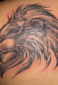 背部棕色狮子头纹身图案