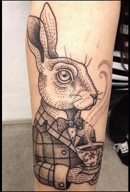 手臂点线风格兔子与茶杯纹身图案