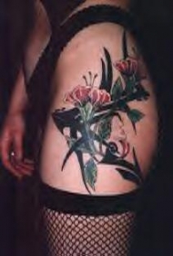 腿部彩色性感部落花朵纹身图案