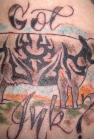 腿部彩色部落牛与英文的纹身图案