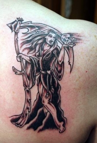 背部女死神和骷髅纹身图案