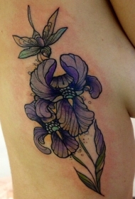 侧肋漂亮的紫罗兰鸢尾花纹身图案