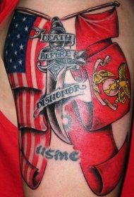 爱国的旗帜和美国海军陆战队军匕首纹身图案