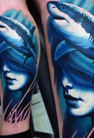 腿部彩色大鲨鱼和女人纹身图案