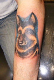 小臂德国牧羊犬纹身图案