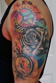大臂彩色时钟与机械和花卉纹身图案