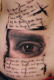 背部写实眼睛和英文纹身图案