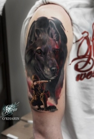 手臂彩色战犬与士兵纹身图案