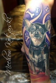 可爱的狗和骨头纹身图案
