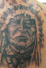 羽毛冠大酋长肖像纹身图案