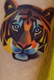 可爱的彩色老虎纹身图案