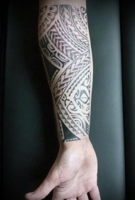 手臂有趣的装饰设计部落纹身图案