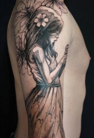 男性手臂灰色女孩与鲜花纹身图案