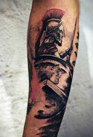 手臂彩色复古风格的斯巴达战士纹身图片