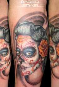 手臂彩色墨西哥死亡女神纹身图案