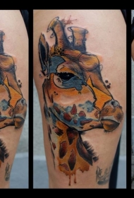 女性腿部水彩色长颈鹿纹身图案