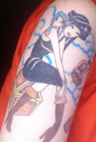肩部彩色动漫风格的海盗女孩纹身